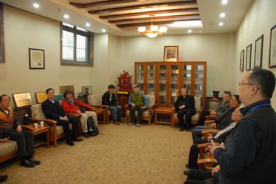 香港書畫藝術(shù)家赴交大博物館訪問交流 以筆墨架起文化橋梁